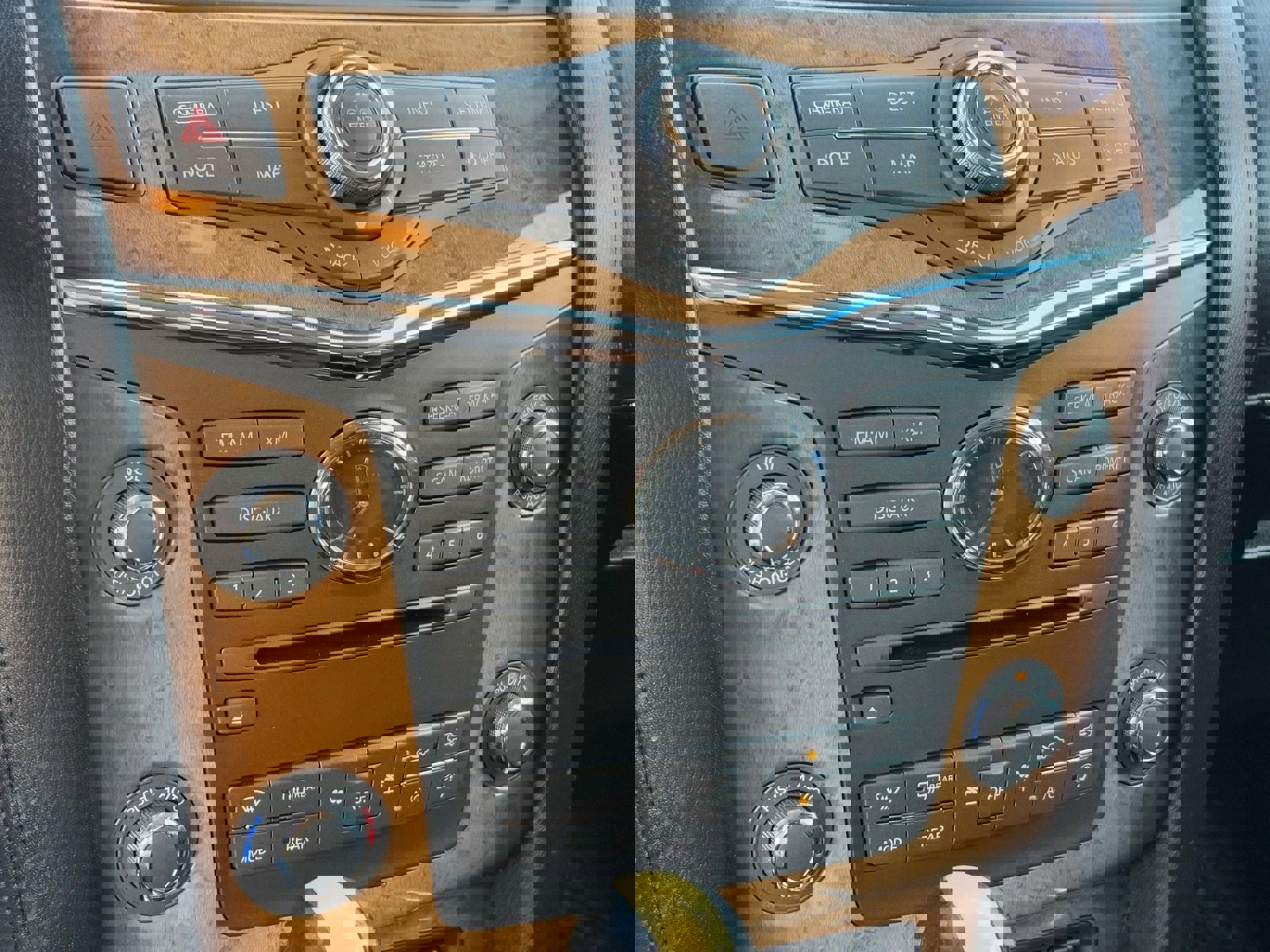 Used 2011 INFINITI QX56 Base w/ Theater Pkg image 23