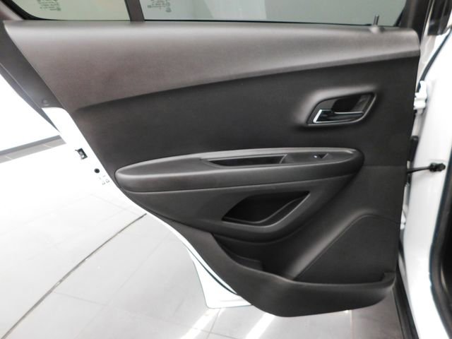 Used 2022 Chevrolet Trax LS w/ Tint and Cruise Package image 23