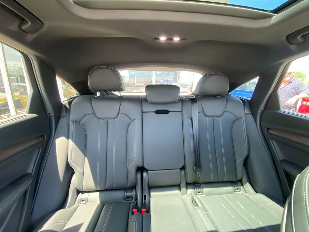 Used 2021 Audi Q5 Prestige w/ Prestige Package image 39