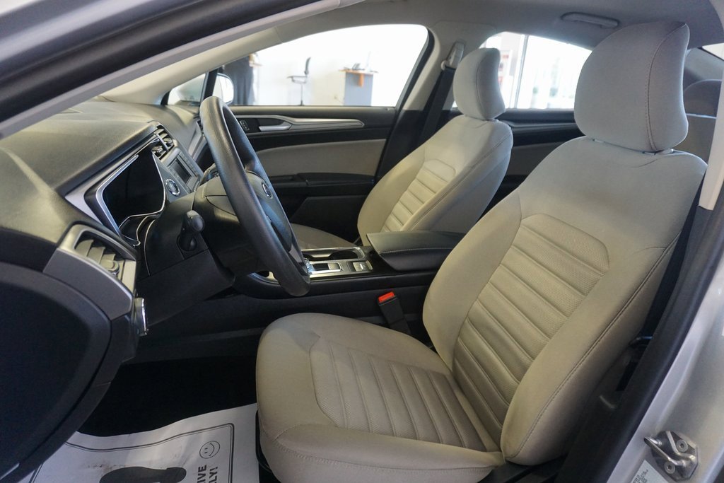 Used 2018 Ford Fusion S image 15