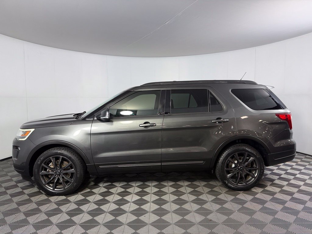 Used 2018 Ford Explorer XLT w/ Equipment Group 202A AWD/4WD image 8