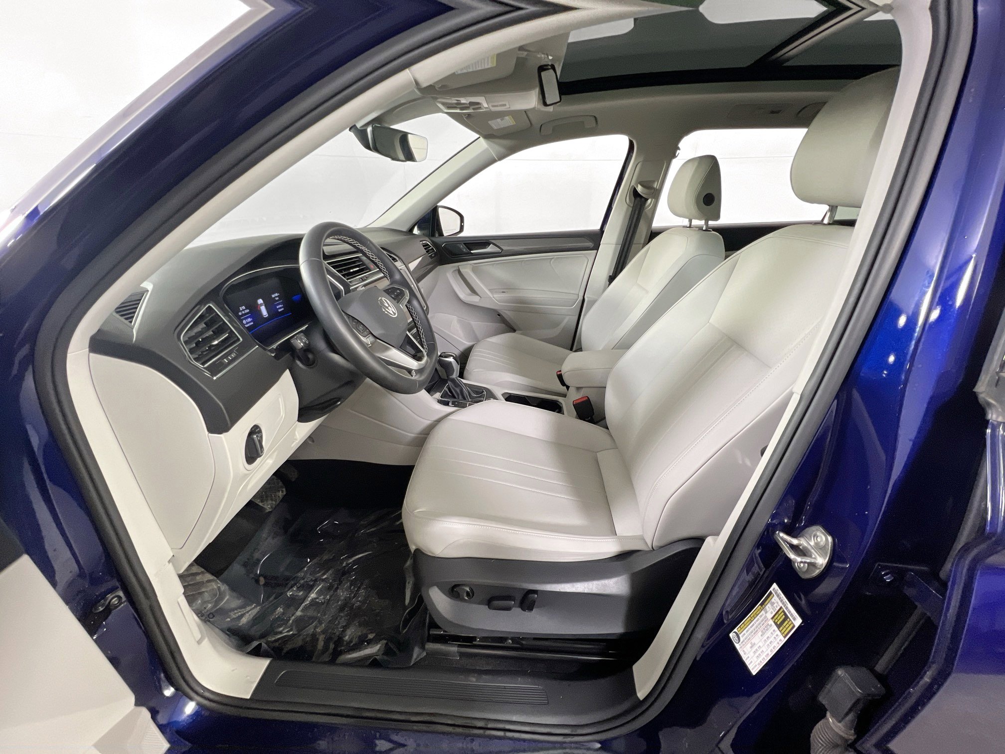 Used 2022 Volkswagen Tiguan SE AWD/4WD image 20