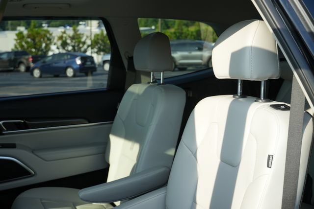 Used 2025 Kia Telluride S FWD image 16
