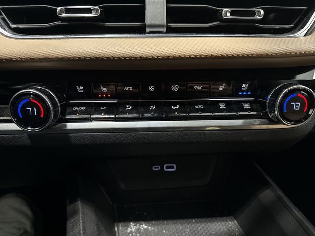 Used 2025 Chevrolet Equinox ACTIV w/ Convenience Package III image 11