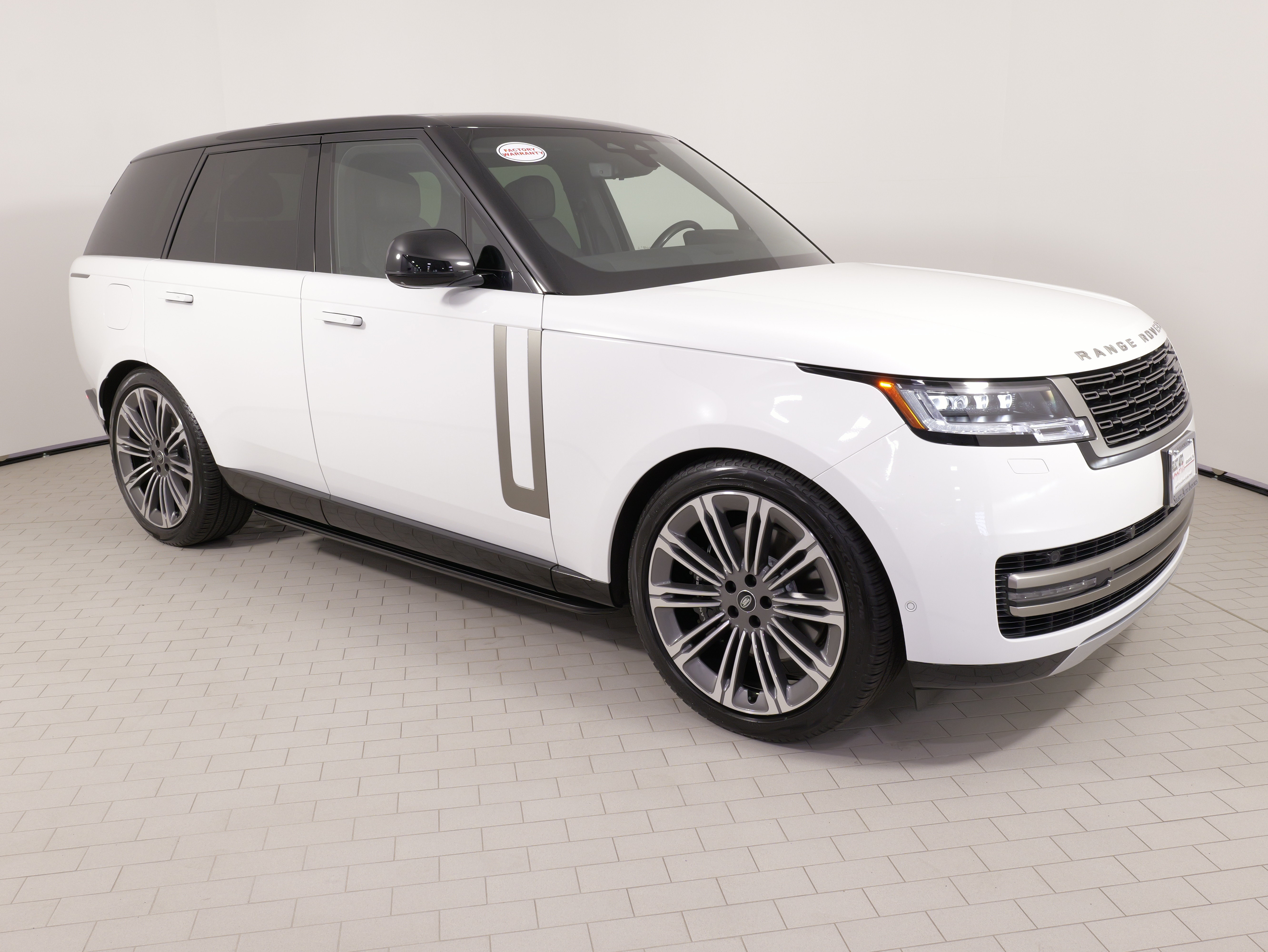 Used 2024 Land Rover Range Rover SE AWD/4WD image 8