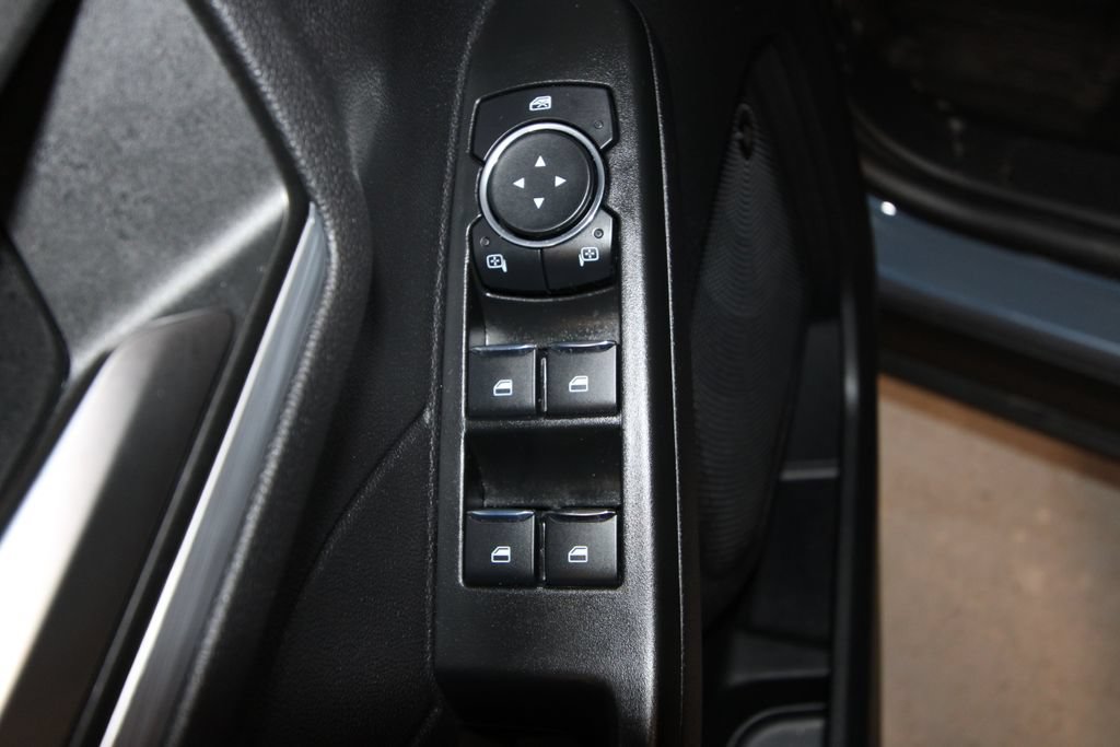 Used 2025 Ford Escape SE w/ PHEV Premium Package FWD image 6