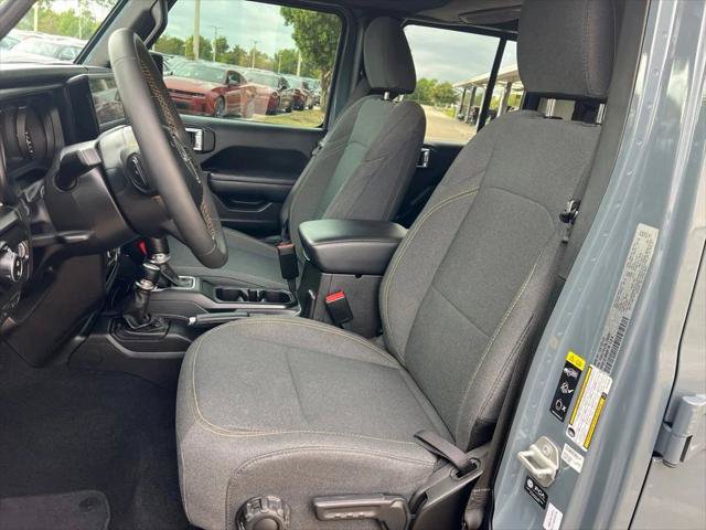 Certified 2024 Jeep Gladiator Sport AWD/4WD image 31