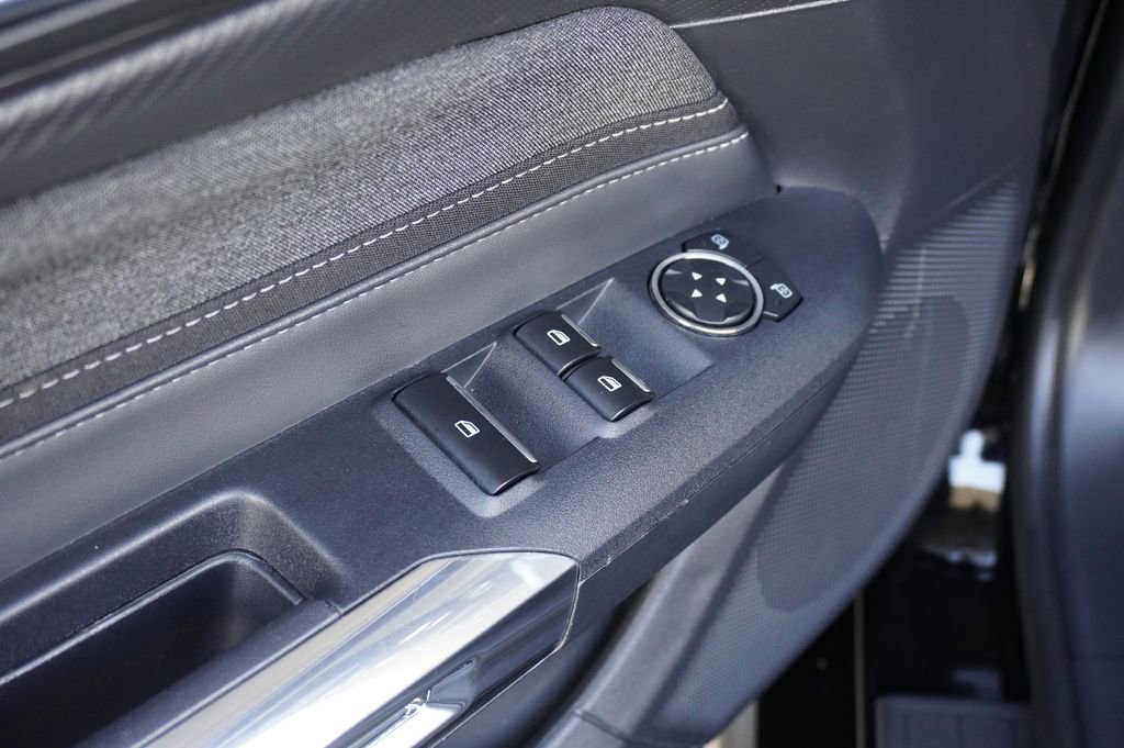 Used 2025 Ford Mustang Convertible image 18