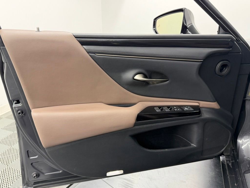 Used 2022 Lexus ES 300h FWD image 18