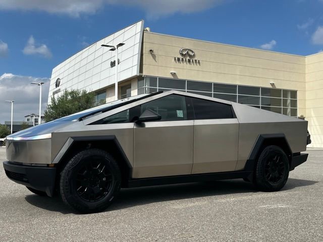 Used 2024 Tesla Cybertruck AWD Crew Cab image 2