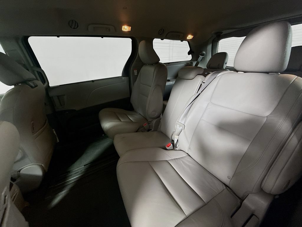 Used 2017 Toyota Sienna XLE w/ XLE Navigation Package FWD image 24