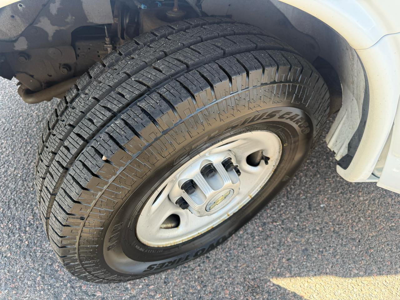 Used 2010 Chevrolet Express 2500 RWD image 28