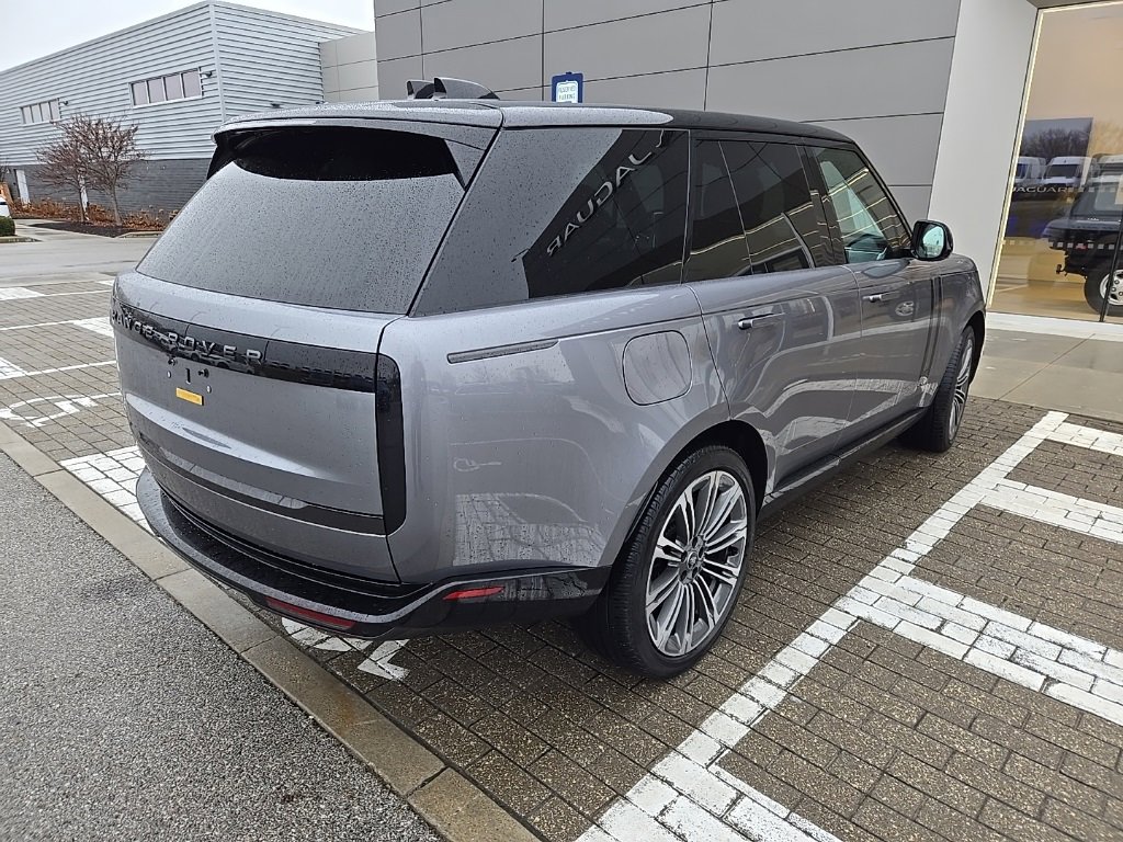 Used 2024 Land Rover Range Rover SE image 5