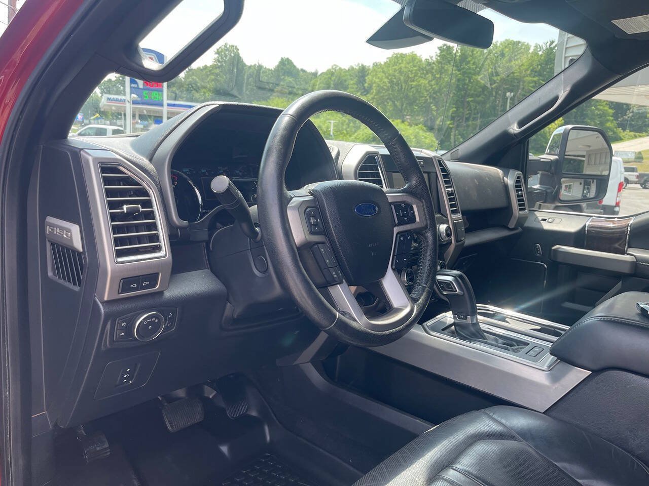 Used 2015 Ford F150 Platinum w/ Equipment Group 701A Luxury AWD/4WD image 22