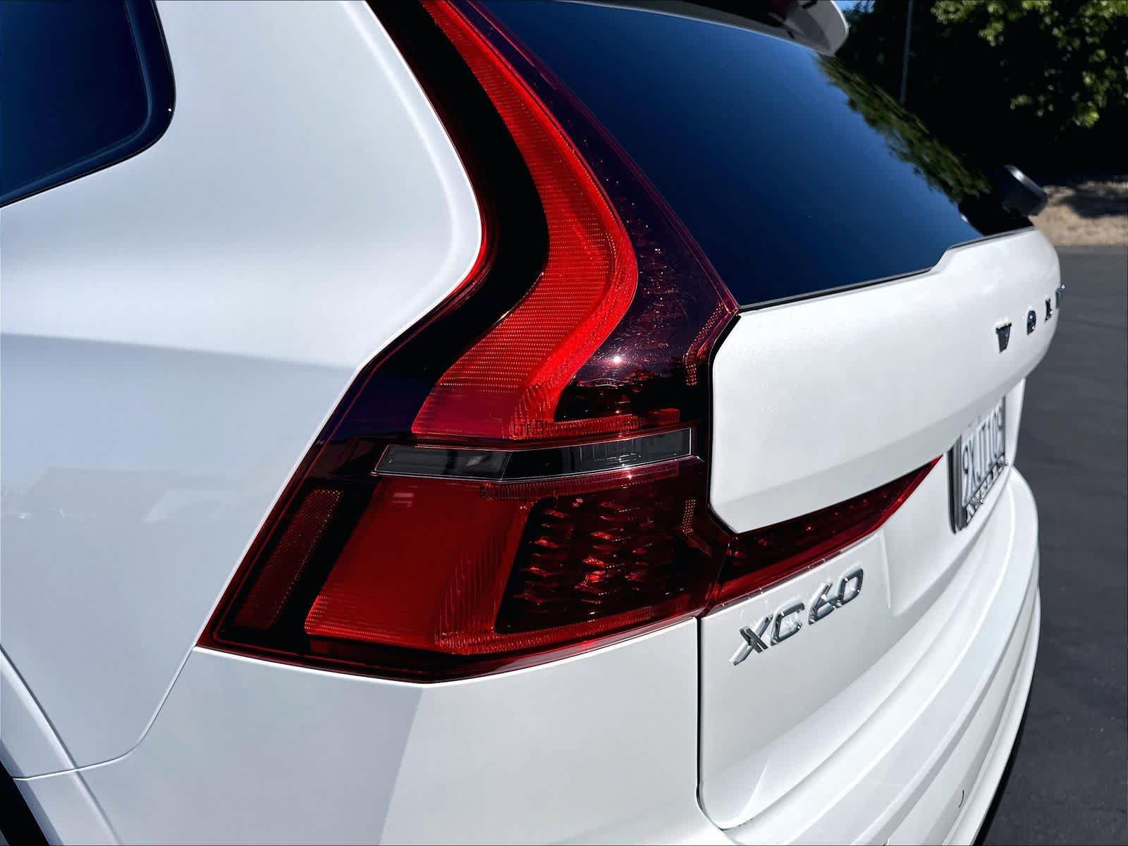 Used 2026 Volvo XC60 B5 Plus w/ Climate Package PRO AWD/4WD image 32