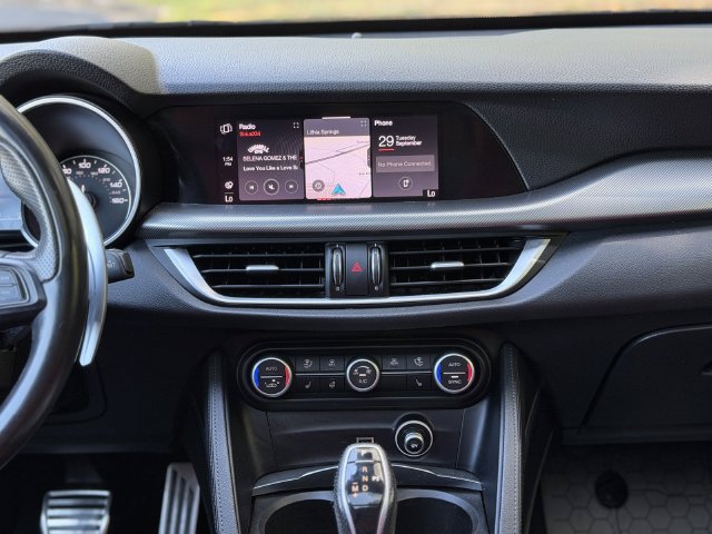 Used 2022 Alfa Romeo Stelvio Veloce AWD/4WD image 26