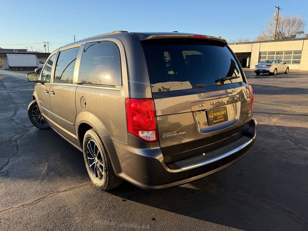 Used 2016 Dodge Grand Caravan R/T FWD image 36