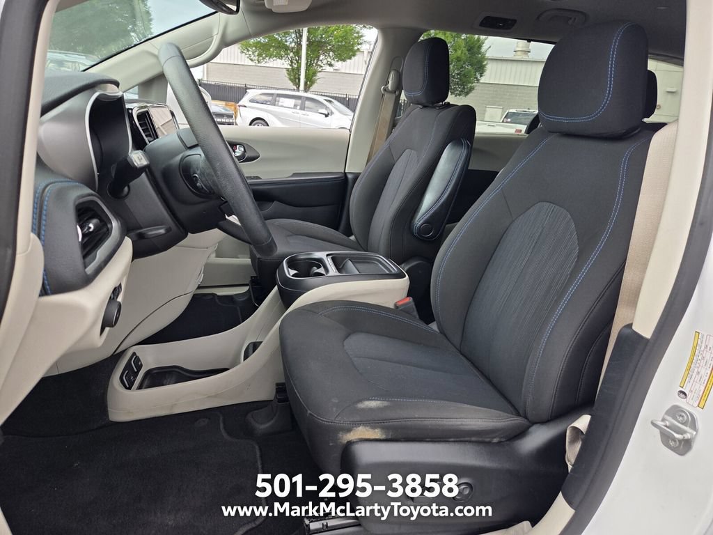 Used 2021 Chrysler Pacifica Touring FWD image 9