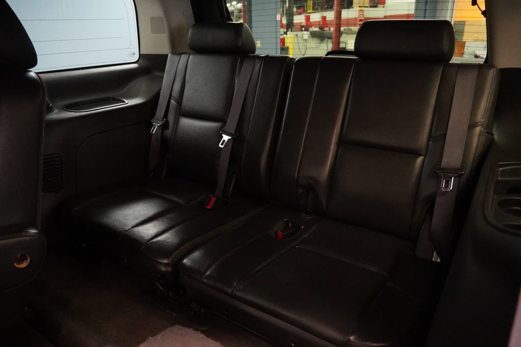 Used 2011 Cadillac Escalade Luxury image 21