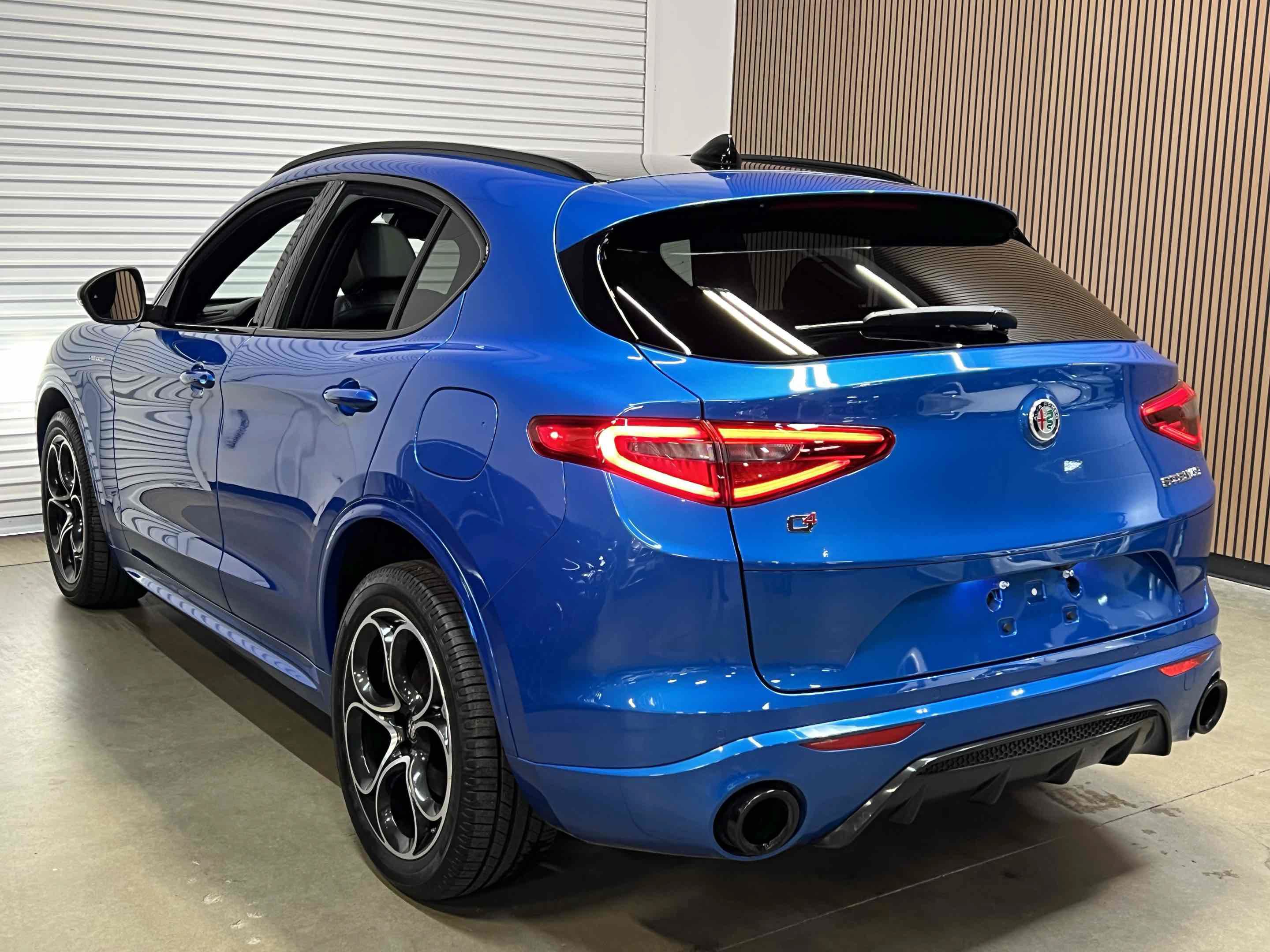 Used 2023 Alfa Romeo Stelvio Veloce AWD/4WD image 2