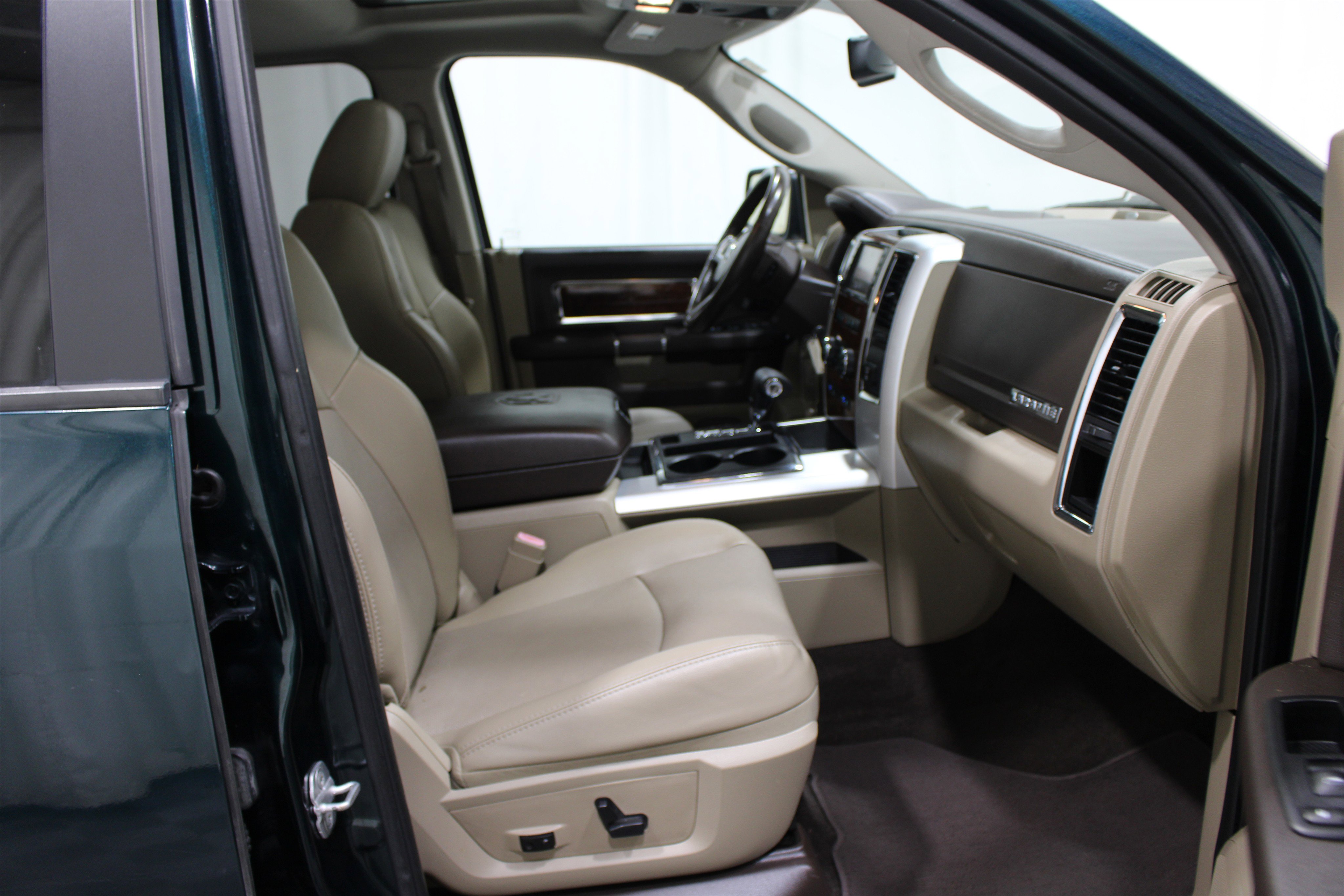Used 2011 RAM 1500 Laramie RWD image 23