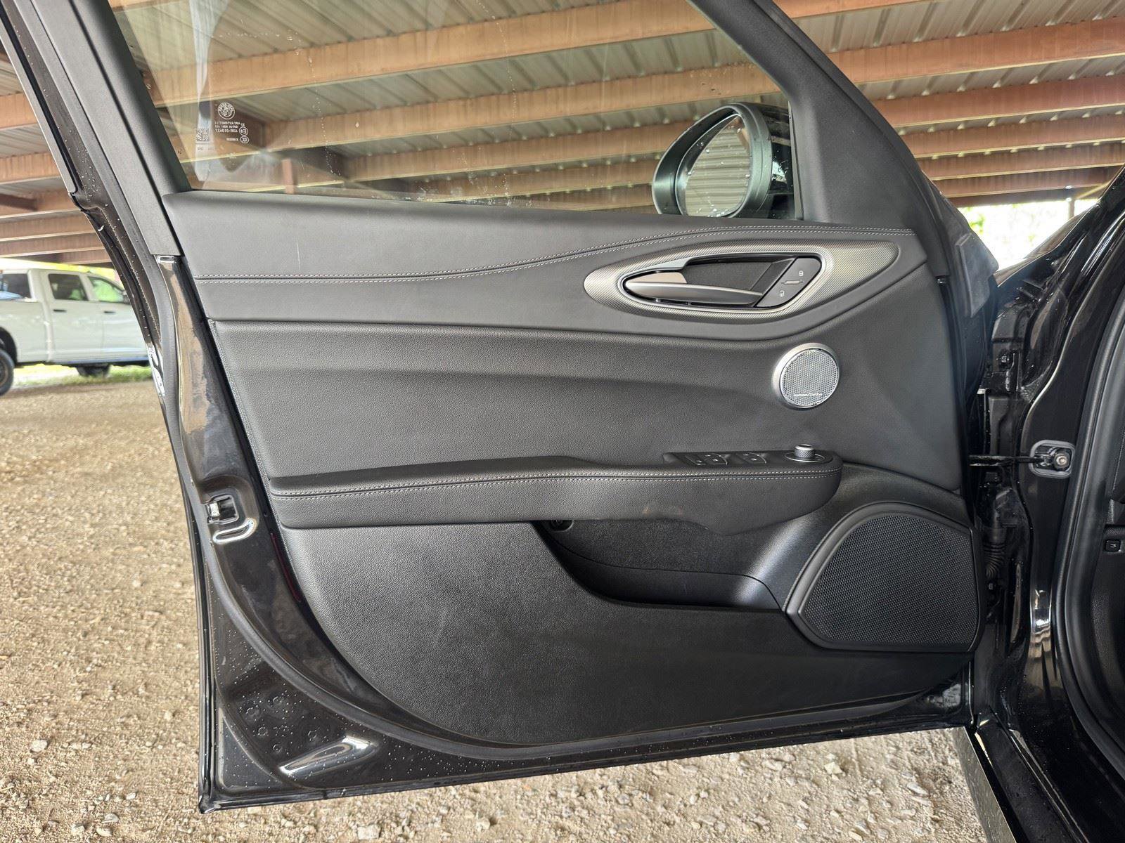 Used 2024 Alfa Romeo Giulia Veloce RWD image 24