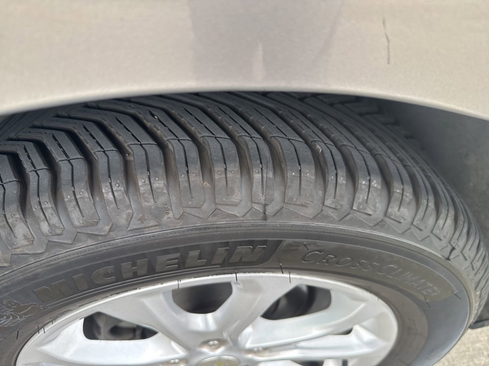 Used 2019 Chevrolet Equinox LT FWD image 14
