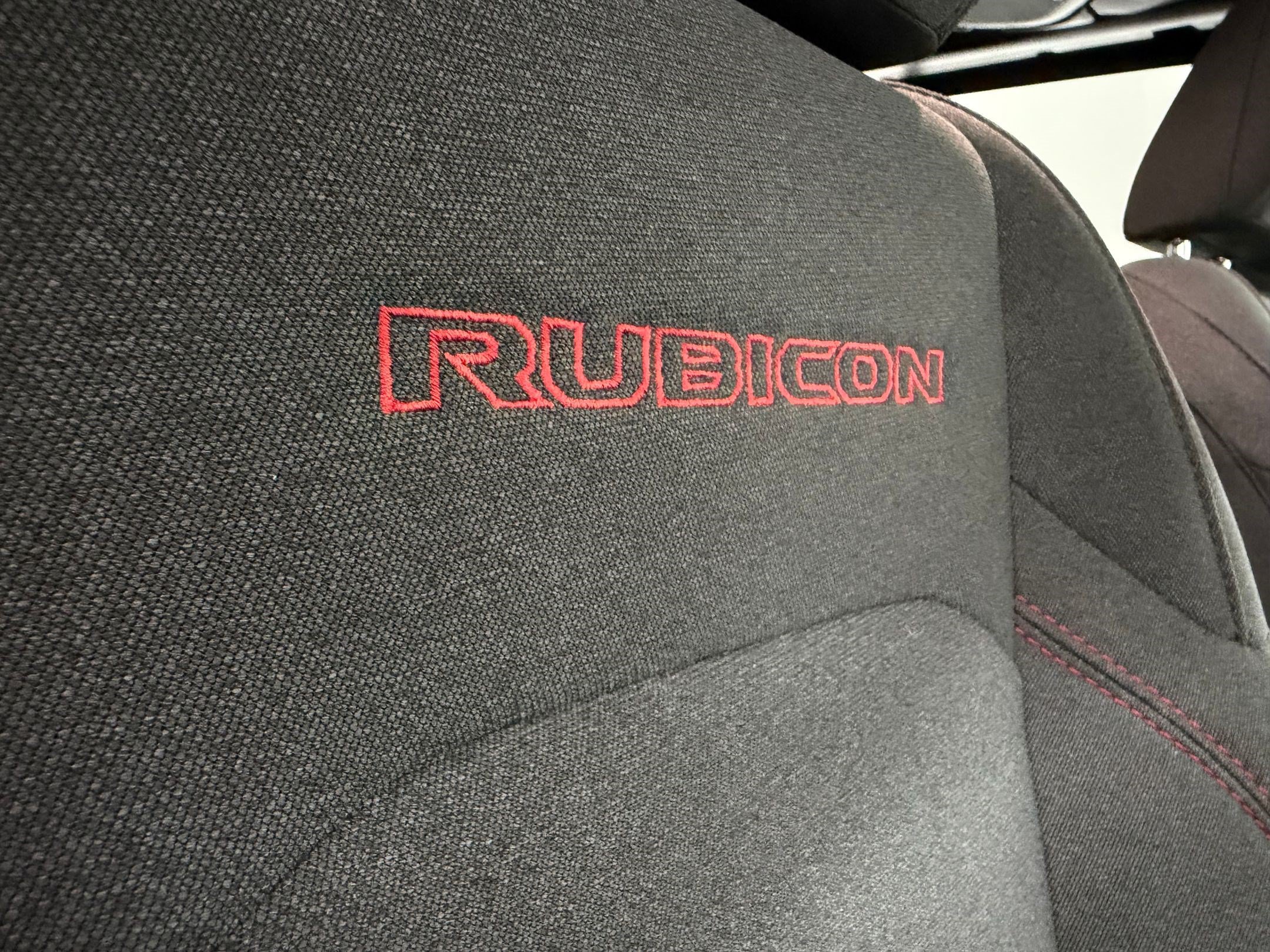 Used 2025 Jeep Gladiator Rubicon w/ Technology Group AWD/4WD image 44