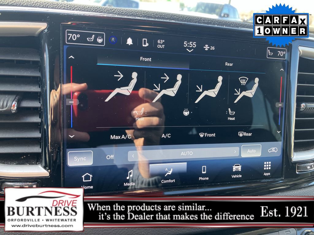 Used 2024 Chrysler Pacifica Touring-L FWD image 37