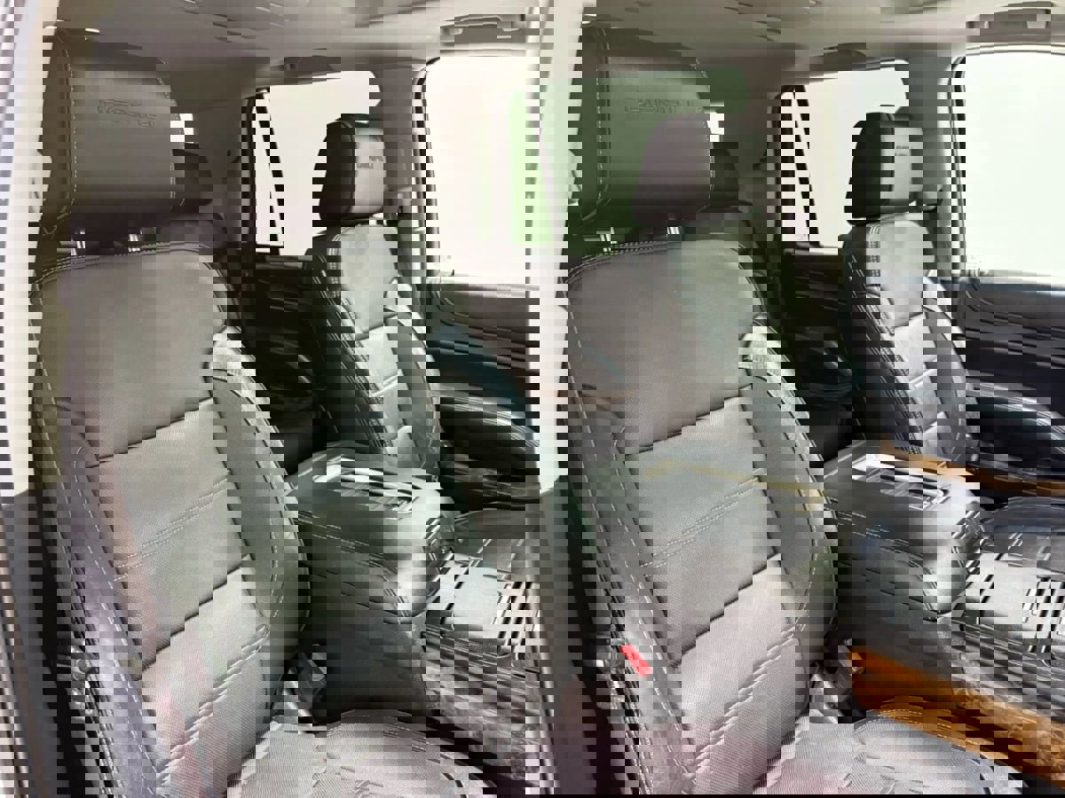 Used 2015 GMC Yukon Denali w/ Premium Package image 26