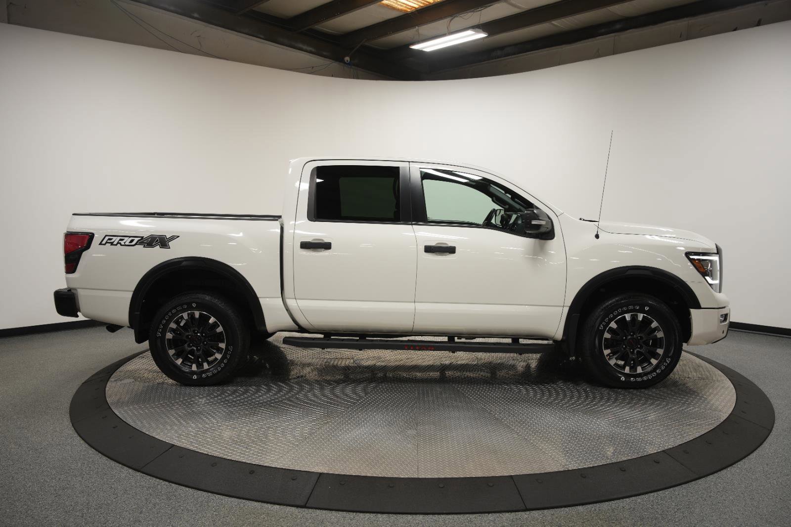 Used 2020 Nissan Titan PRO-4X w/ Pro-4x Utility Package image 9