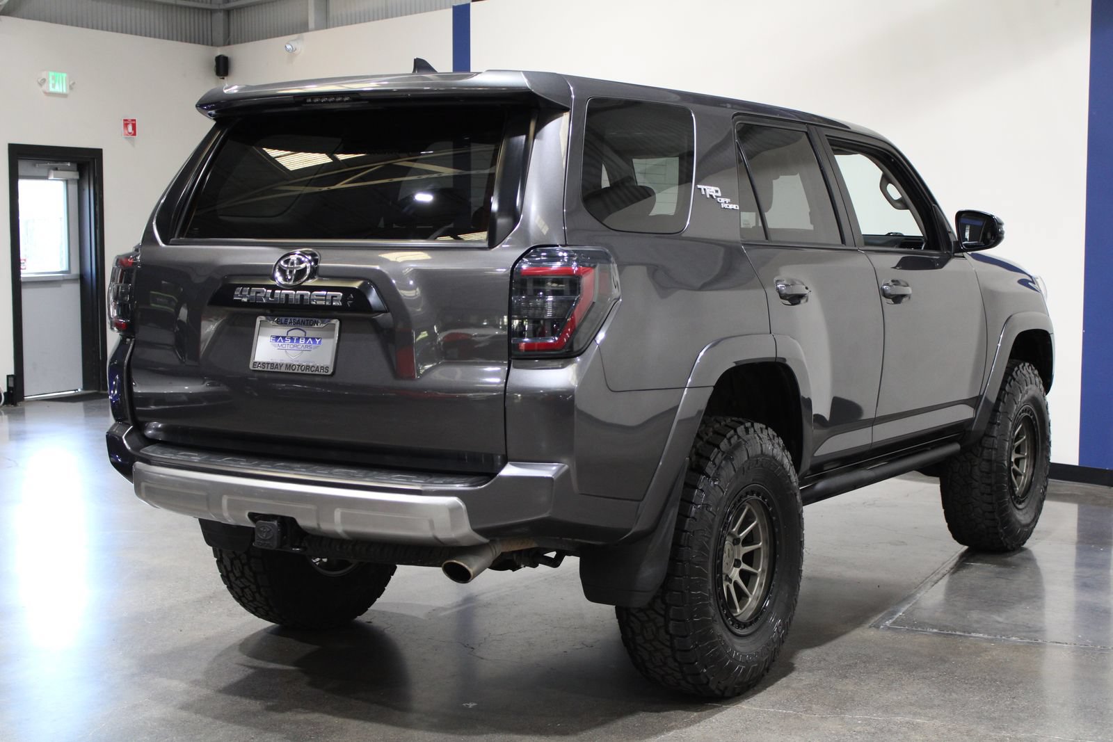 Used 2020 Toyota 4Runner TRD Off-Road Premium w/ Moonroof Package AWD/4WD image 19