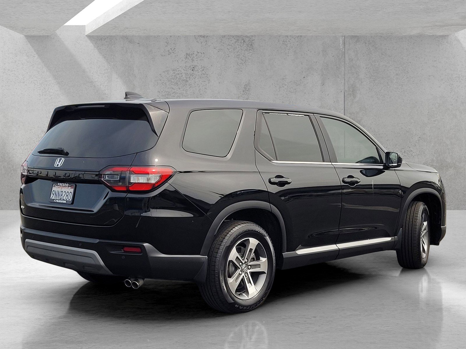 Used 2025 Honda Pilot EX-L image 4