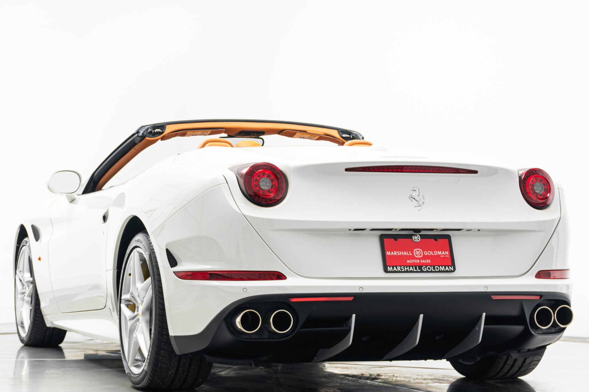 Used 2015 Ferrari California T image 7