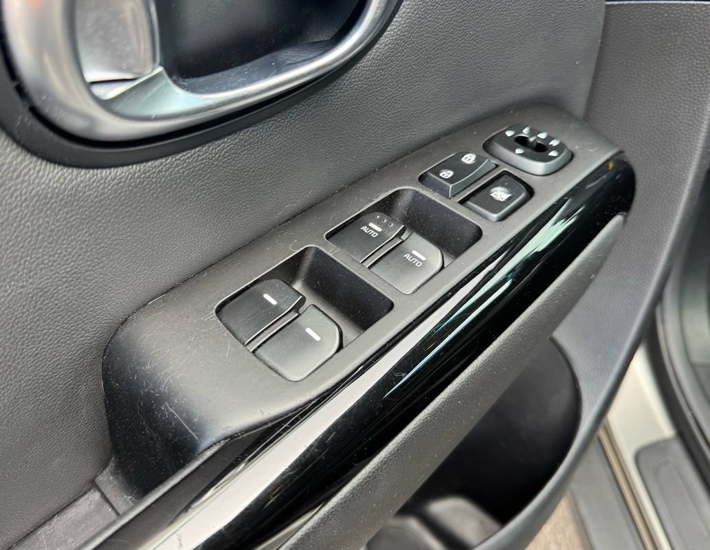 Used 2014 Kia Soul + w/ Audio Package FWD image 18