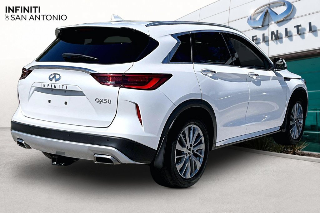 Used 2023 INFINITI QX50 Luxe FWD image 2