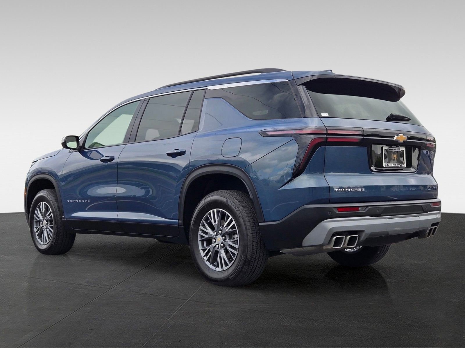 Used 2025 Chevrolet Traverse LT FWD image 6