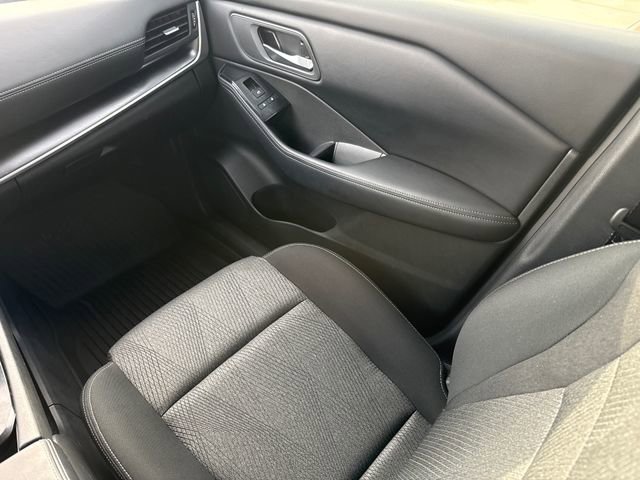 Used 2024 Nissan Rogue SV FWD image 16
