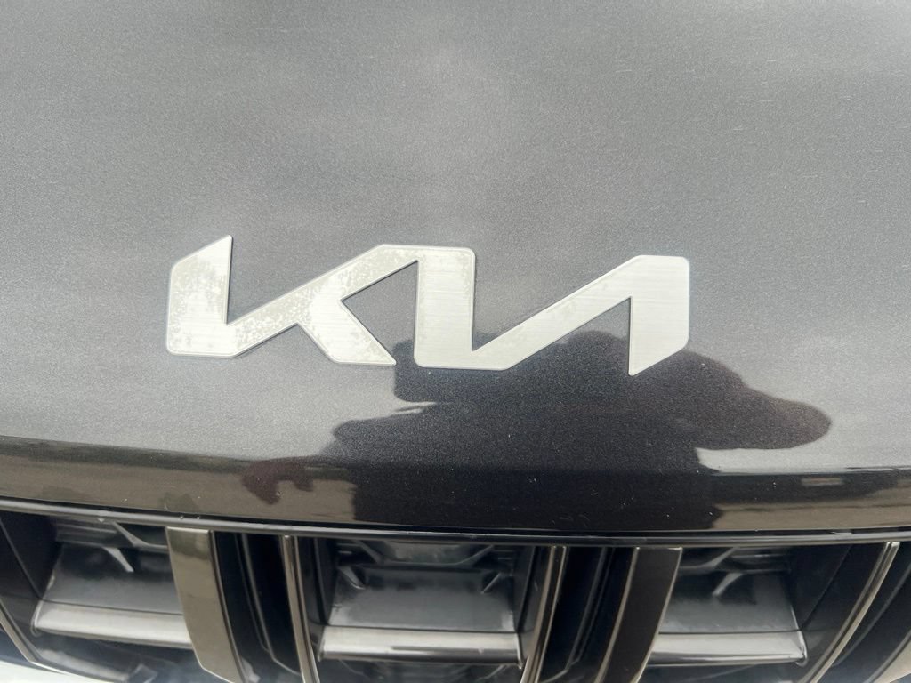 Certified 2022 Kia Carnival LX FWD image 27