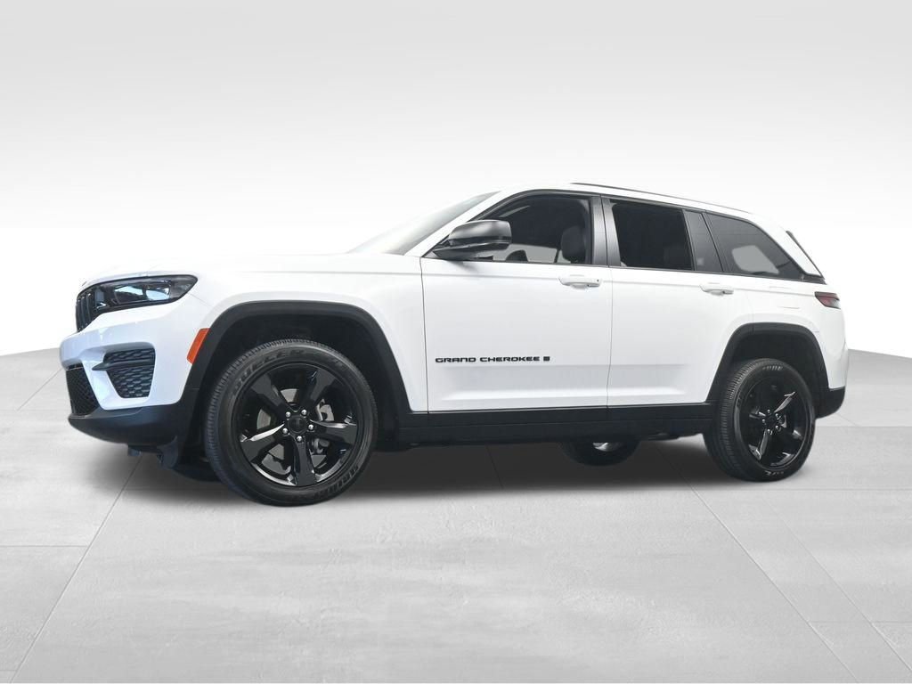 Used 2025 Jeep Grand Cherokee Altitude image 56