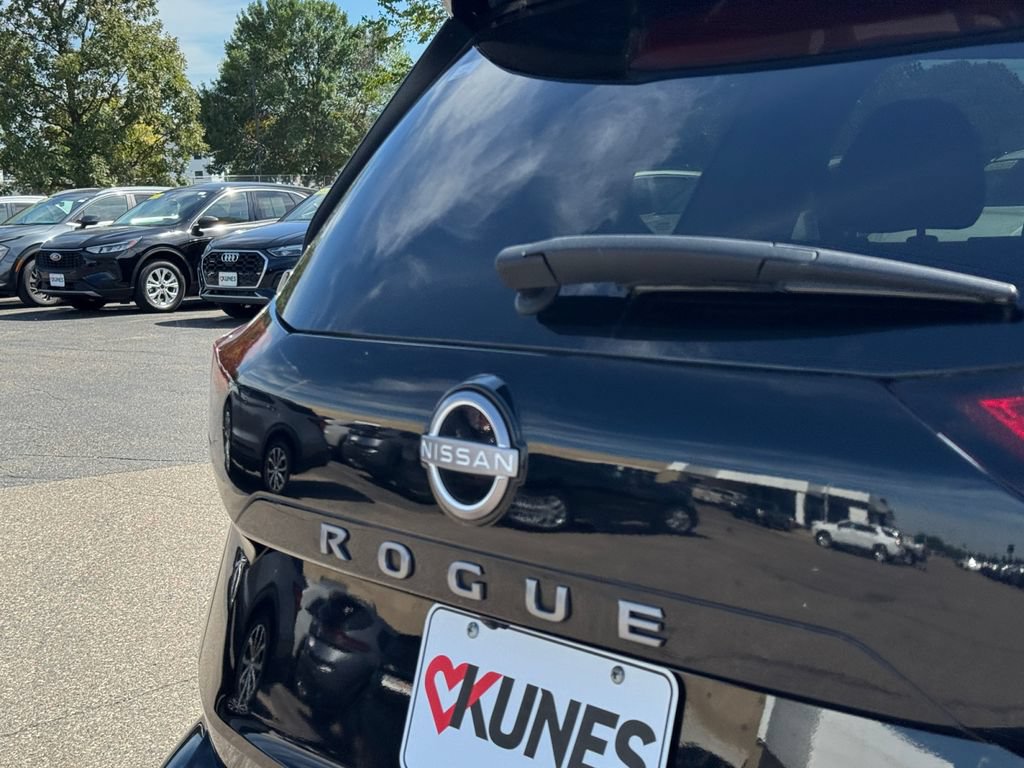 Used 2024 Nissan Rogue S AWD/4WD image 36