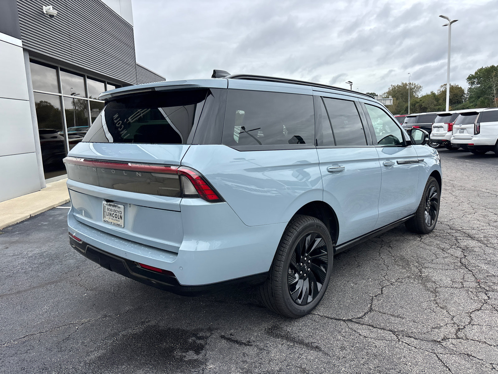 New 2026 Lincoln Navigator Reserve w/ Jet Appearance Package AWD/4WD image 7
