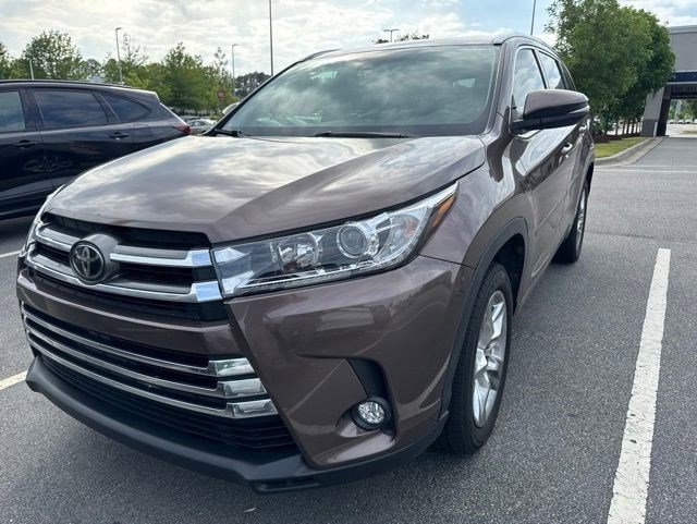 Used 2017 Toyota Highlander Limited FWD image 1