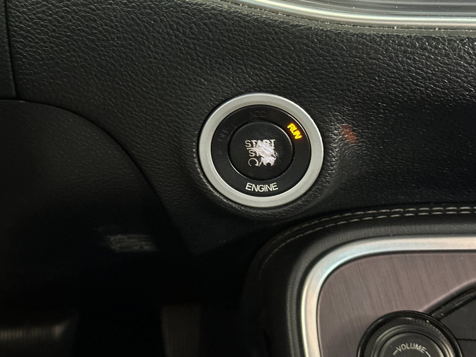 Used 2015 Dodge Challenger SXT RWD image 18