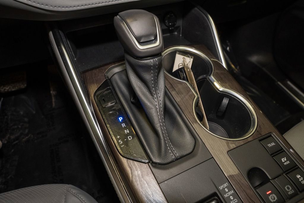 Used 2023 Toyota Highlander Platinum image 19