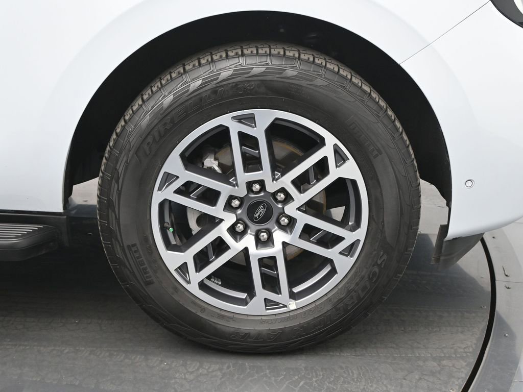 Used 2025 Ford Expedition Active image 26
