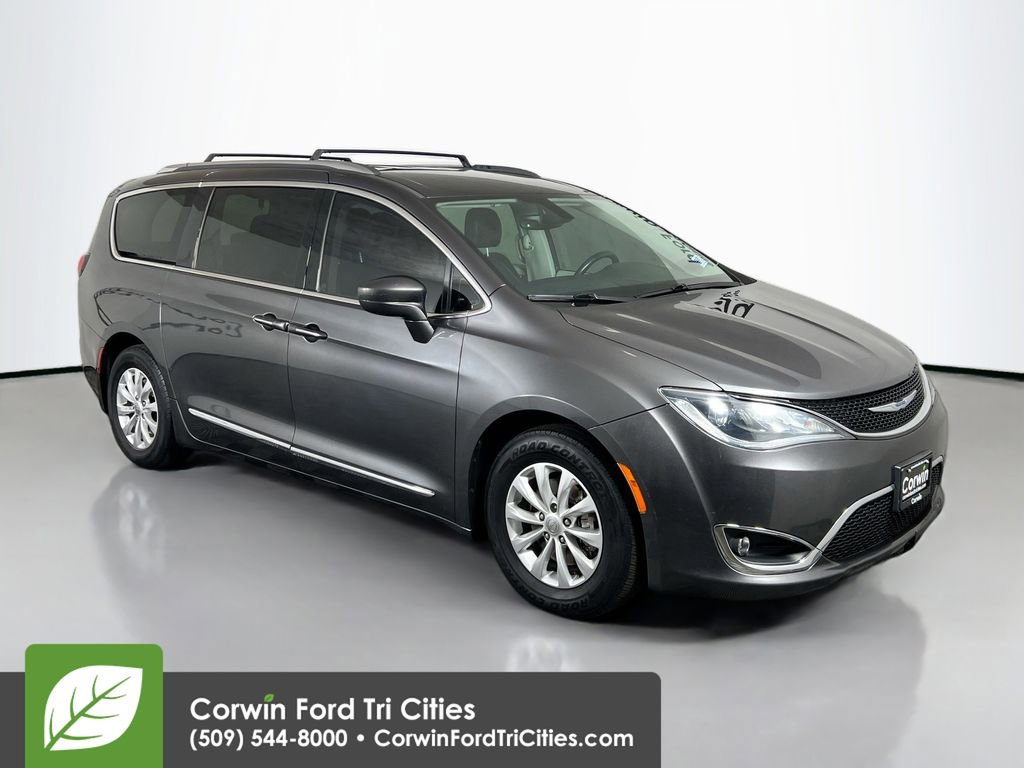 Used 2018 Chrysler Pacifica Touring-L Plus image 1