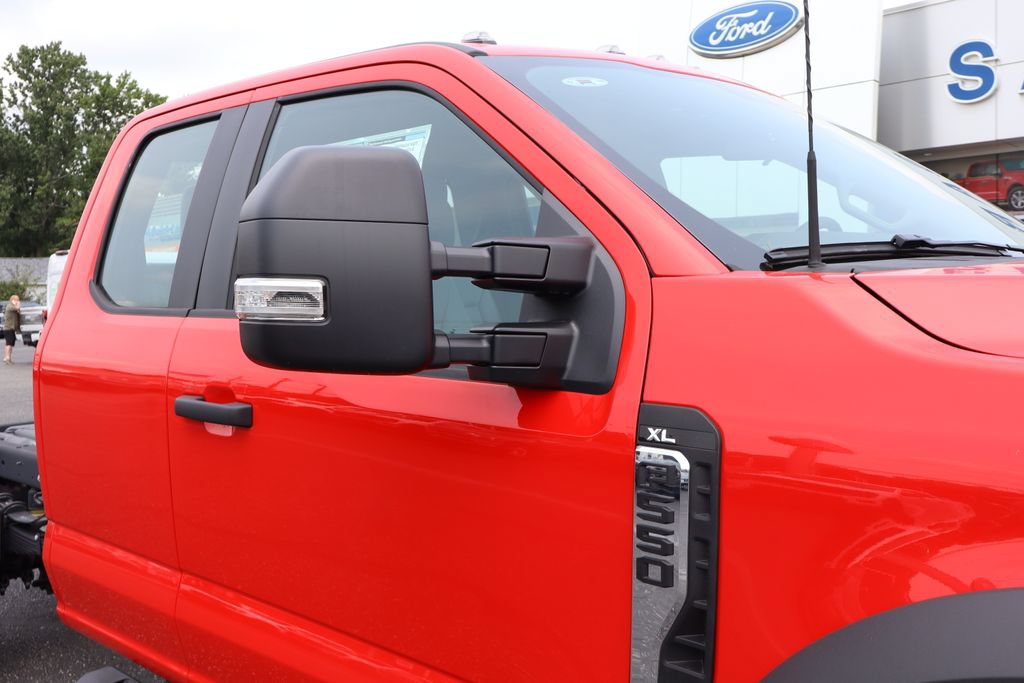 New 2026 Ford F550 4x4 Supercab Super Duty image 16