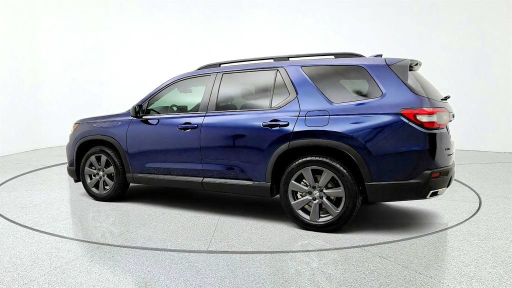 Used 2025 Honda Pilot Sport image 7