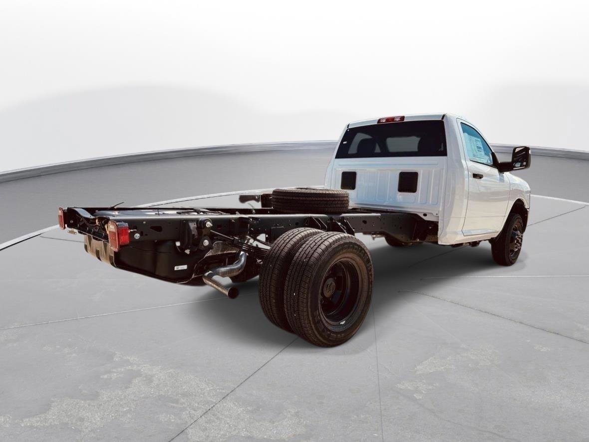 New 2025 RAM 3500 Tradesman image 28